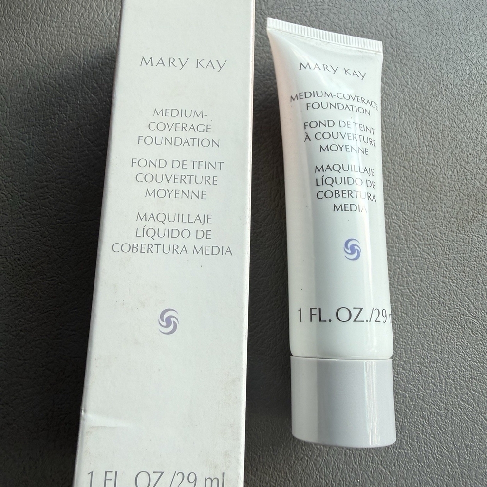 Mary Kay Medium Coverage Foundation. 1 fl oz 